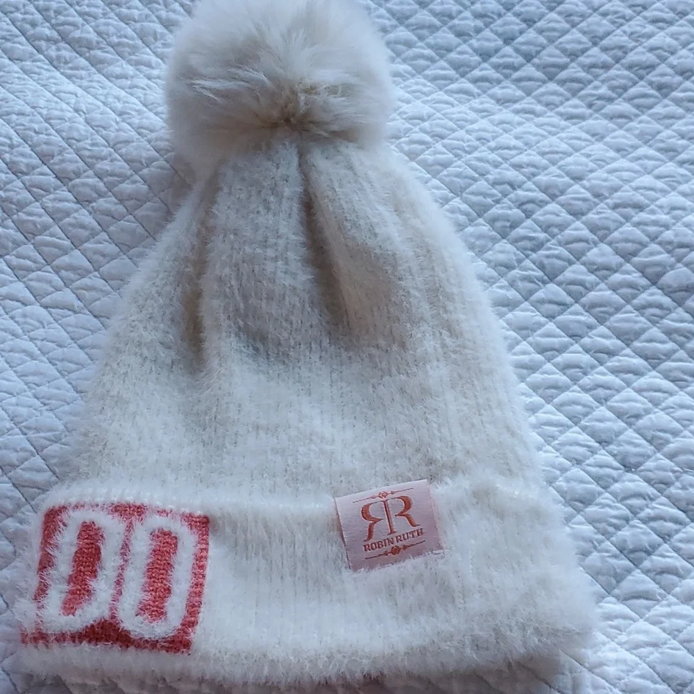 Robin Ruth Beanie - Picture 3 of 9